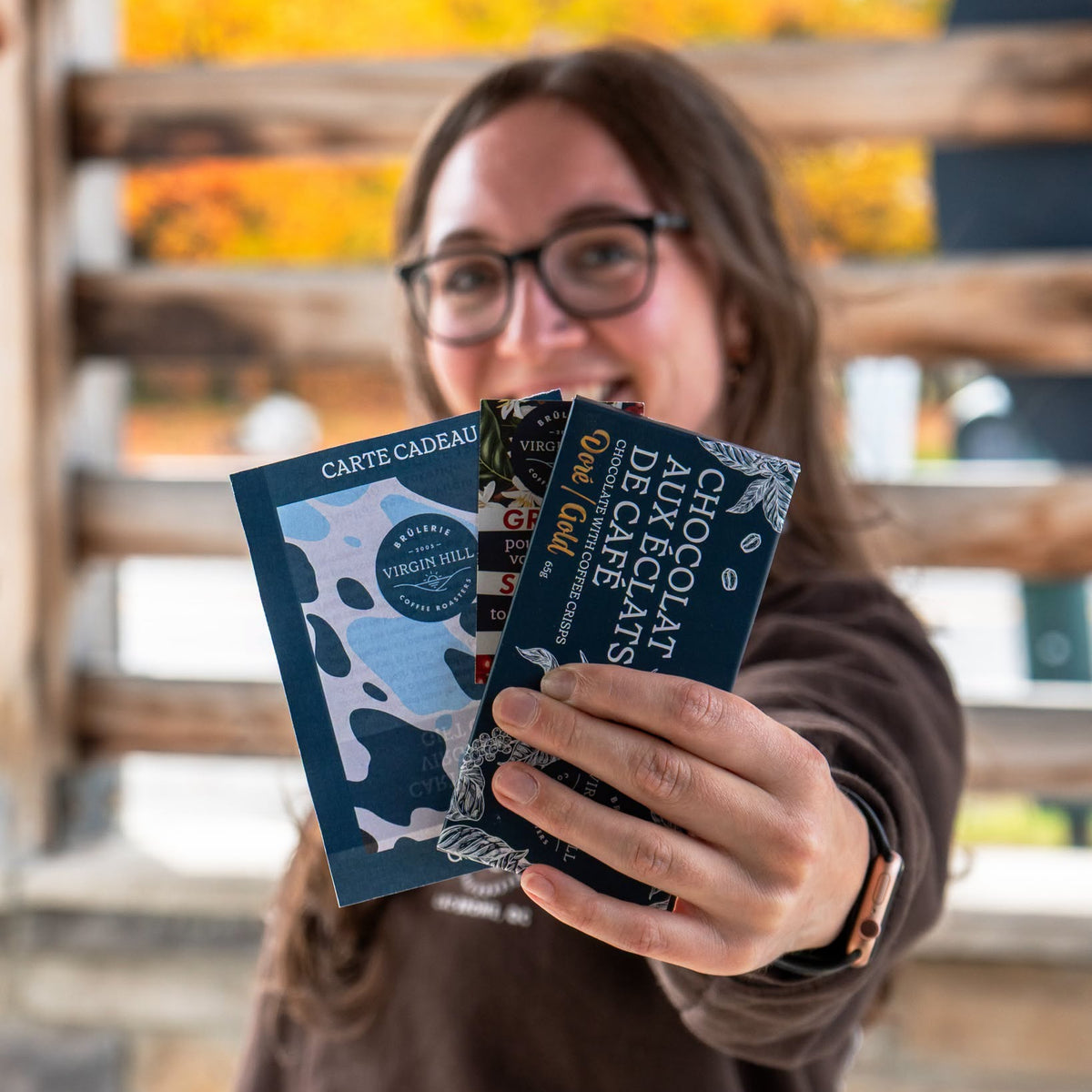 Jess hold gift cards